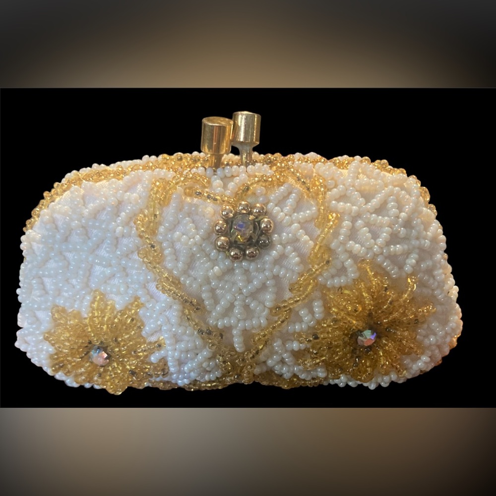 Vintage Delill handmade beaded coin purse